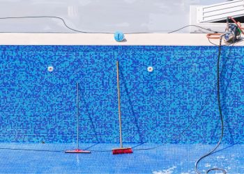 Pool reinigen nach Wasser ablassen