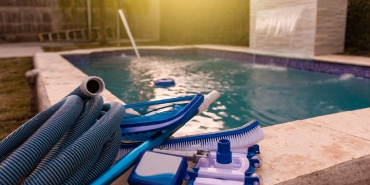 Poolpflege ohne Chlor für reines Wasser