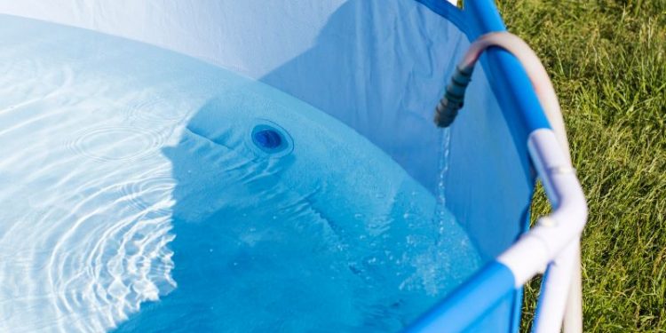 Richtige Entsorgung von Poolwasser in NRW: Alle Regeln und Tipps