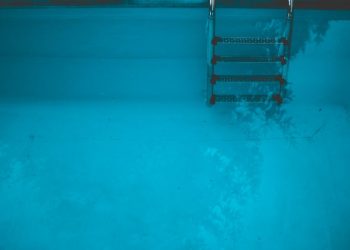 Poolwasser milchig: Entdecke die Gründe und Lösungen