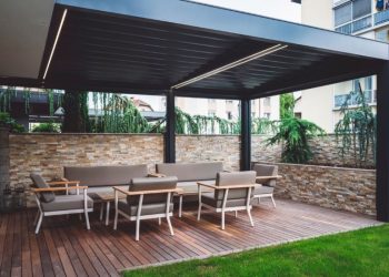 Terrasse reinigen leicht gemacht: Tipps für strahlende Ergebnisse