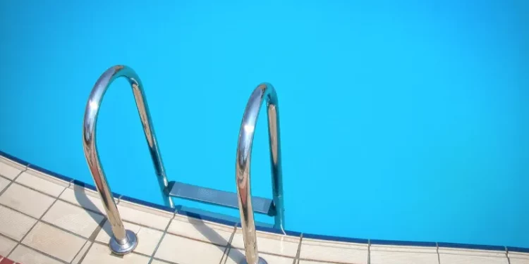 Unverzichtbare Poolabdeckung: Schutz und Energieeffizienz in allen Jahreszeiten