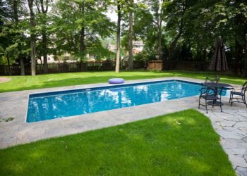 Abwasser fachgerecht aus dem eigenen Pool entfernen