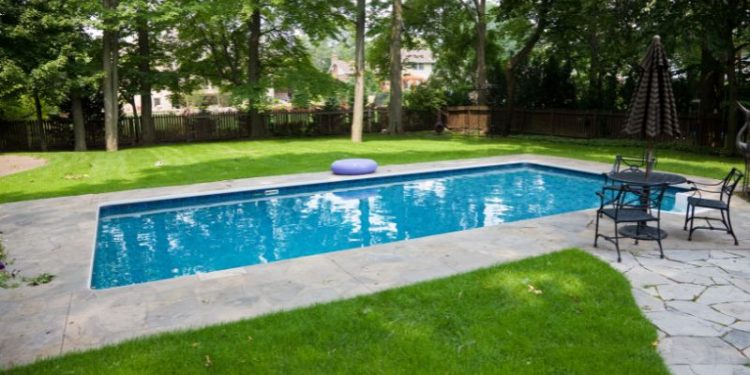 Abwasser fachgerecht aus dem eigenen Pool entfernen