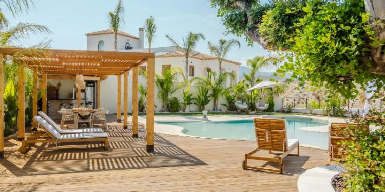 Terrasse und Pool: Die perfekte Kombination für den eigenen Garten